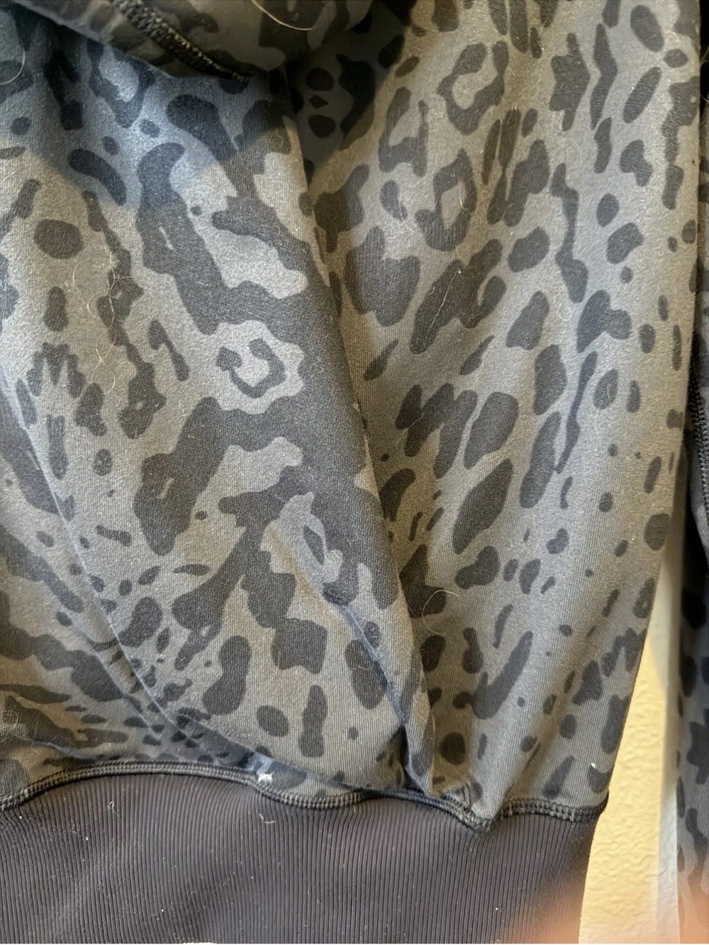Lululemon Black Leopard Print Scuba Zip Hoodie Jacket Size 2 - Picture 3 of 6